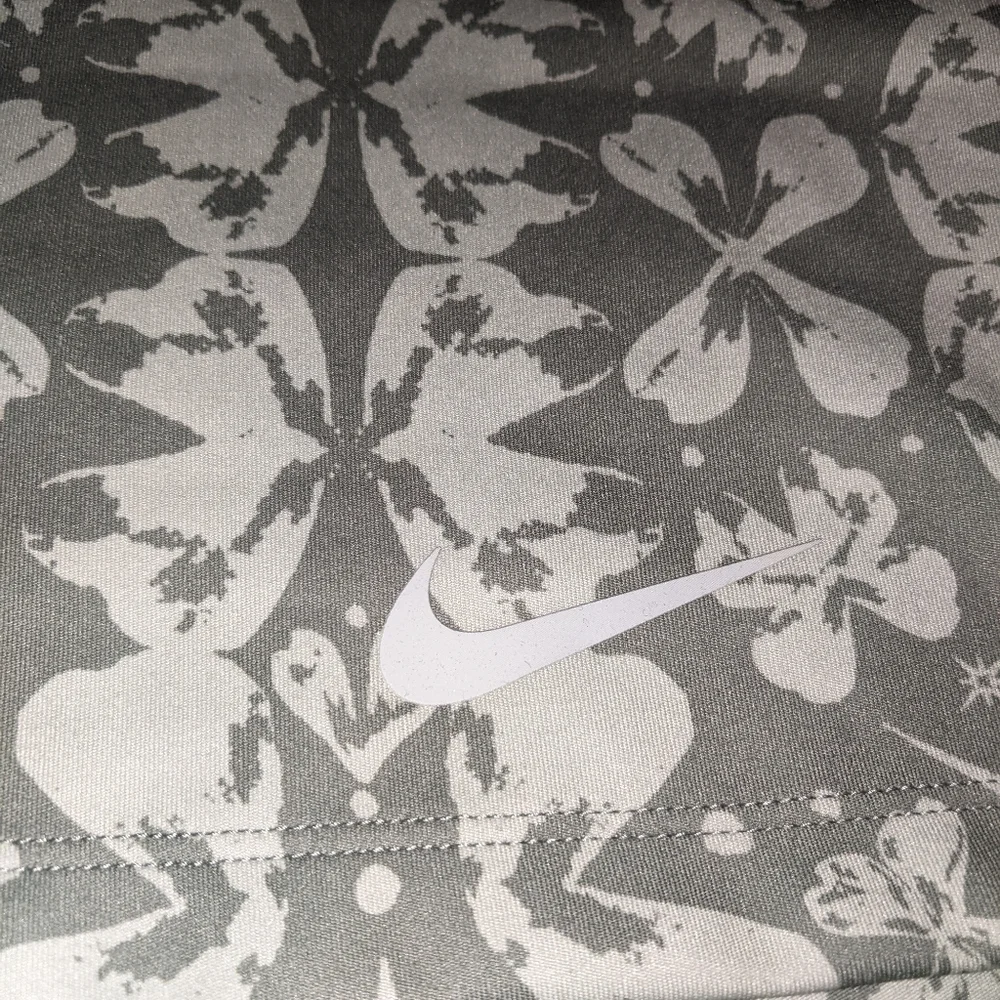 Nwts Women's Nike training dri-fit green butterfly bike shorts - Picture 15 of 16